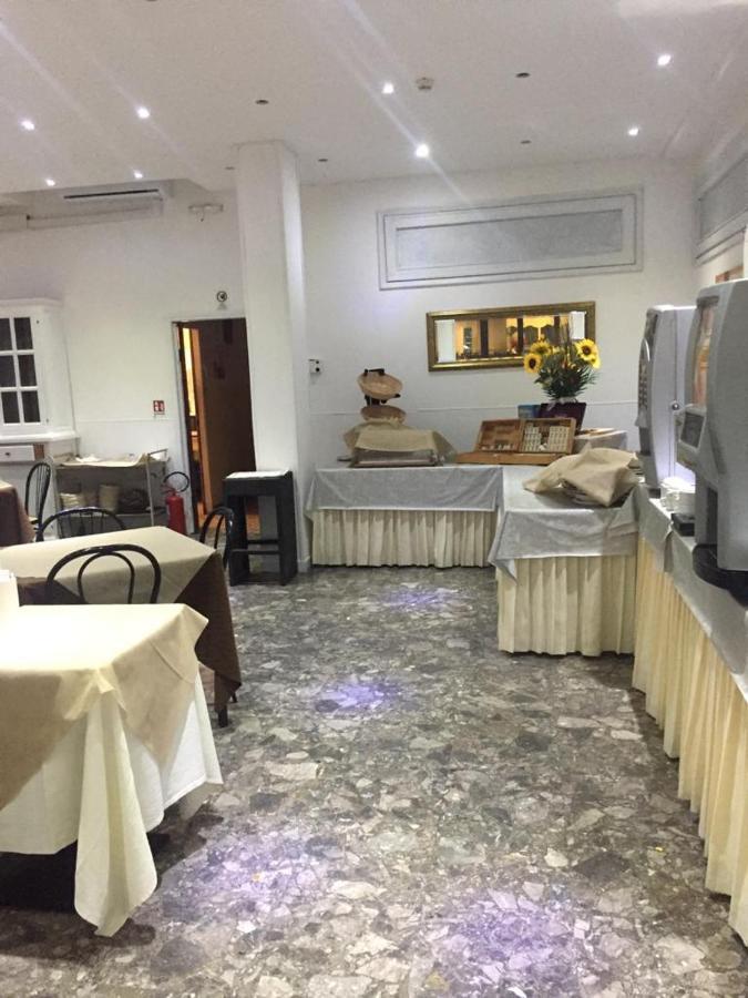 Hotel Piccari Nuova Gestione Rimini Exteriör bild