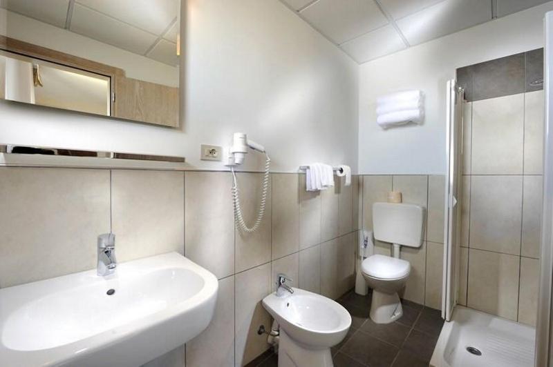 Hotel Piccari Nuova Gestione Rimini Exteriör bild