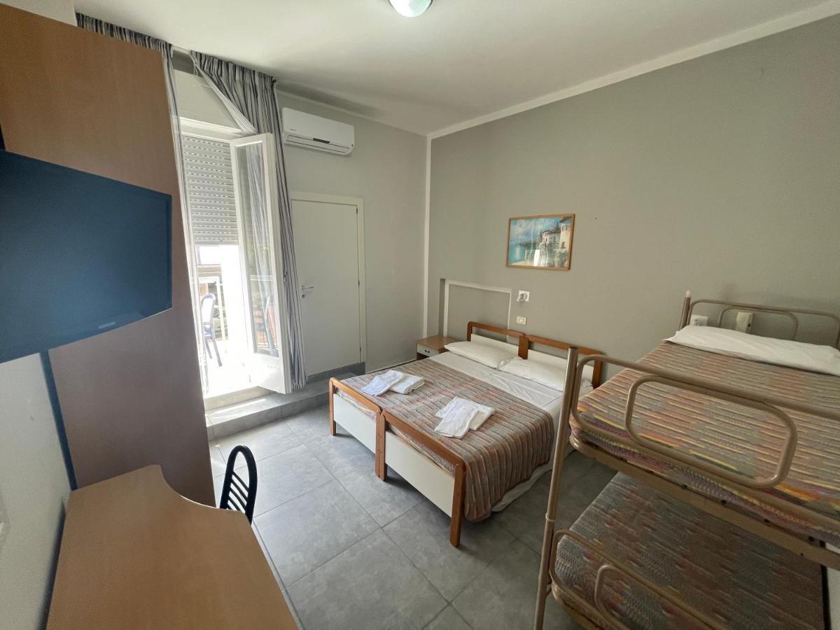 Hotel Piccari Nuova Gestione Rimini Exteriör bild
